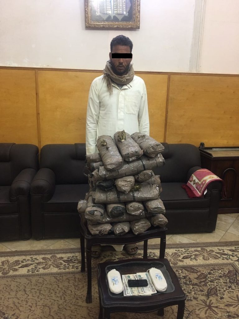 ضبط عاطل بحوزته 75 كيلو بانجو و400 جرام حشيش بالحسينية