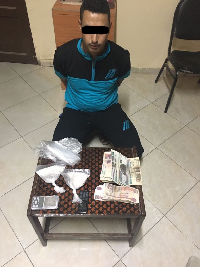 ضبط《طفشه》بحوزته 500 جرام من مخدر الهيروين ببلبيس