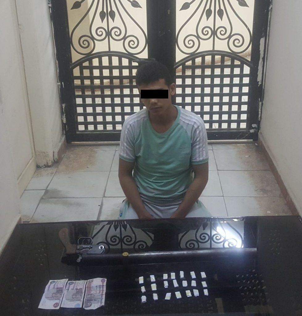 مباحث أبو كبير تتمكن من ضبط عاطل بحوزته مواد مخدرة وسلاح ناري 1 مباحث ابو كبير تتمكن من ضبط عاطل بحوزته مواد مخدرة وسلاح ناري