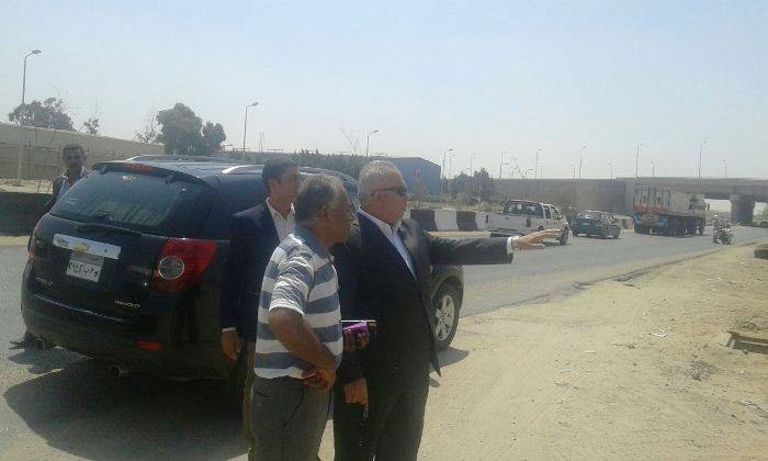 محافظ الشرقية يأمر بإزالة أكشاك مخالفة أثناء جولته التفقدية ببلبيس 1 محافظ الشرقية يأمر بإزالة أكشاك مخالفة أثناء جولته التفقدية ببلبيس