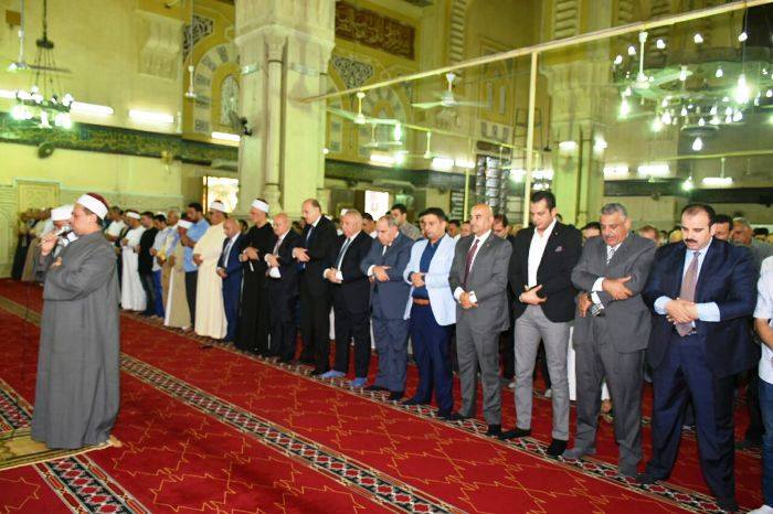 محافظ الشرقية يؤدي صلاة العيد بمسجد الفتح بالزقازيق 1 محافظ الشرقية يؤدي صلاة العيد بمسجد الفتح بالزقازيق 1