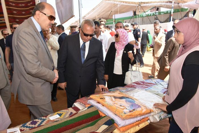 محافظ الشرقية يفتتح معارض الأسر المنتجة ببلبيس 3 محافظ الشرقية يفتتح معارض الأسر المنتجة ببلبيس 3