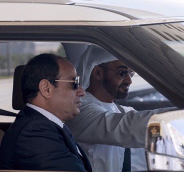 محمد بن زايد يقود سيارته ويصطحب السيسي في جوله بأبوظبي 1 محمد بن زايد