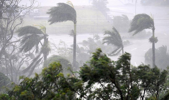 أمريكية تطير وتختفي من أمام الكاميرا نتيجة إعصار «إرما»