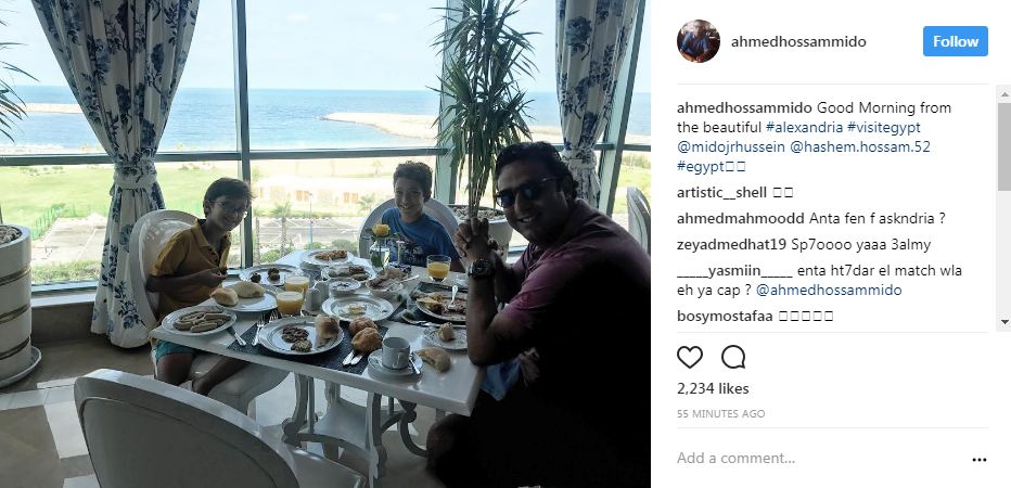 ميدو ينشر صورة أثناء تناول الإفطار مع نجليه بالإسكندرية قبل موقعة أوغندا 2 ميدو ينشر صورة أثناء تناول الإفطار مع نجليه بالإسكندرية قبل موقعة أوغندا