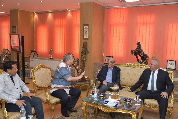 وزير الزراعة يتفقد مجارز ومزارع محافظة الشرقية 1 وزير الزراعة