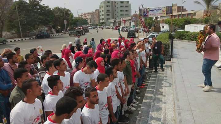 أسرة من أجل مصر بالزقازيق تضع الزهور على قبر الجندي المجهول بالزقازيق 3 أسرة من أجل مصر بالزقازيق تضع الزهور على قبر الجندي المجهول بالزقازيق