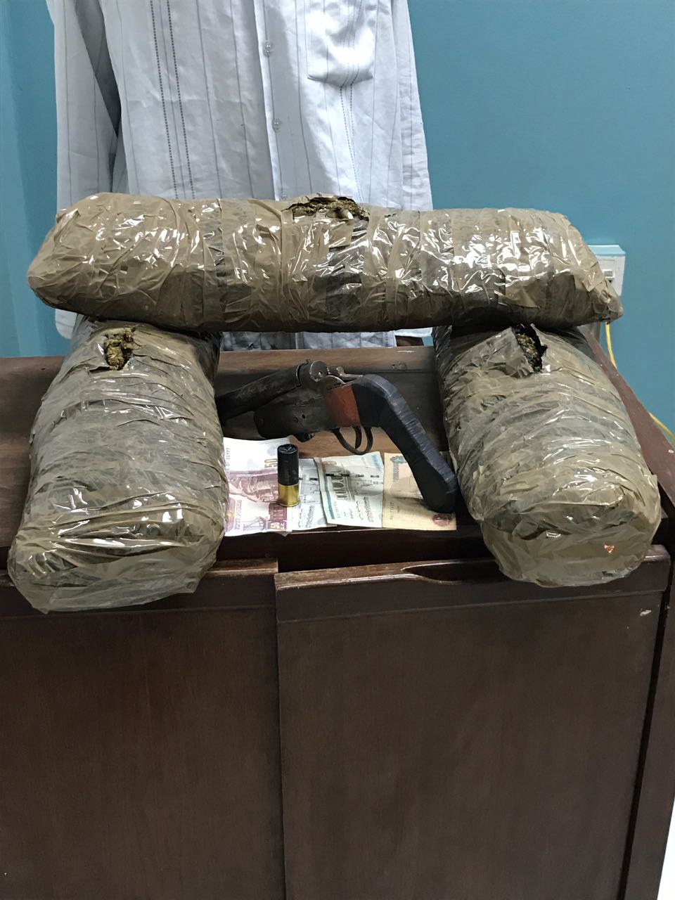القبض على «الشامي» بحوزته سلاح ناري و 9 كيلو بانجو بفاقوس 1 القبض على «الشامي» بحوزته سلاح ناري و 9 كيلو بانجو بفاقوس