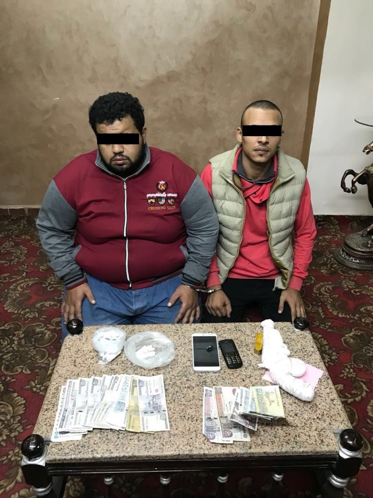 القبض على «الفظيع وميدو» بحوزتهما فرد خرطوش وهيروين بالقنايات