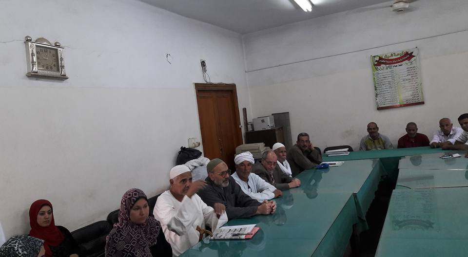 رئيس مركز مدينة فاقوس يعقد لقاء مع المواطنين 3 رئيس مركز مدينة فاقوس يعقد لقاء مع المواطنين 3