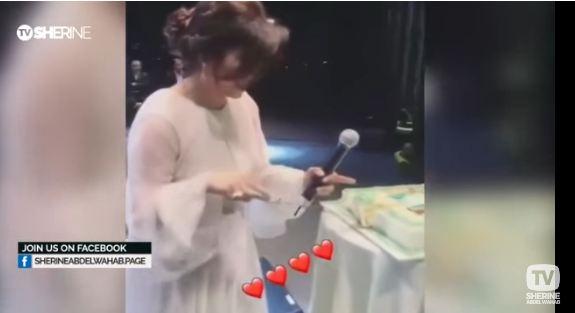 مفاجأة لم تكن متوقعة لشيرين عبدالوهاب على المسرح 1 شيرين