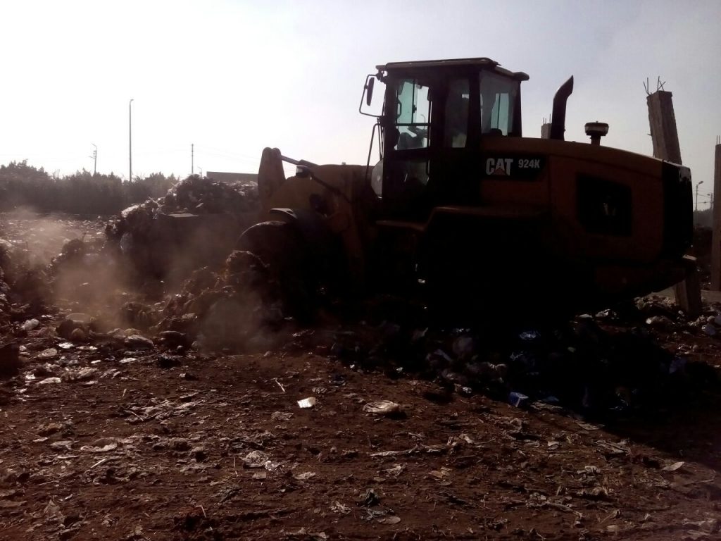 لجنة المخلفات الصلبة بالشرقية تتابع مقلب القمامة الوسيط بههيا