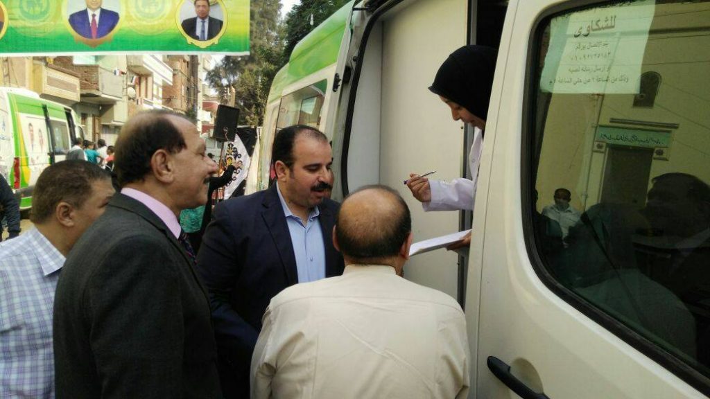 توقيع الكشف الطبى على 1000 حالة فى قافلة طبية بقرى ههيا 3 وكيل «صحة الشرقية» يتفقد القافلة الطبية بقرى ههيا 3