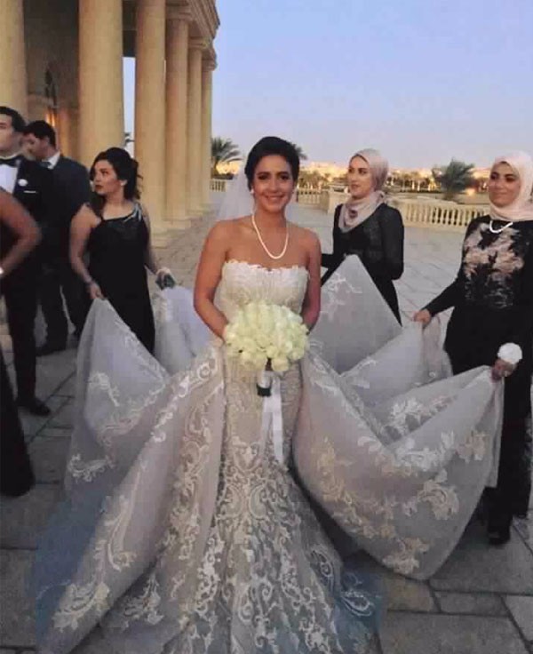 ابنة منى عبد الغني تعرض فستان زفافها بسعر صادم 2 %D8%A7%D8%A8%D9%86%D8%A9 %D9%85%D9%86%D9%89 %D8%B9%D8%A8%D8%AF %D8%A7%D9%84%D8%BA%D9%86%D9%8A %D8%AA%D8%B9%D8%B1%D8%B6 %D9%81%D8%B3%D8%AA%D8%A7%D9%86 %D8%B2%D9%81%D8%A7%D9%81%D9%87%D8%A7 %D8%A8%D8%B3%D8%B9%D8%B1 %D8%B5%D8%A7%D8%AF%D9%85