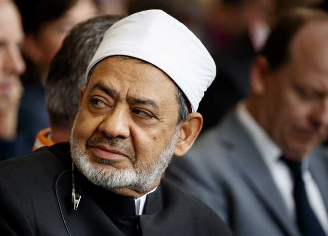 شيخ الأزهر يوجه وفد المشيخة بتوزيع المساعدات على لاجئي الروهينجا 1 %D8%B4%D9%8A%D8%AE %D8%A7%D9%84%D8%A3%D8%B2%D9%87%D8%B1 %D9%8A%D9%88%D8%AC%D9%87 %D9%88%D9%81%D8%AF %D8%A7%D9%84%D9%85%D8%B4%D9%8A%D8%AE%D8%A9 %D8%A8%D8%AA%D9%88%D8%B2%D9%8A%D8%B9 %D8%A7%D9%84%D9%85%D8%B3%D8%A7%D8%B9%D8%AF%D8%A7%D8%AA %D8%B9%D9%84%D9%89 %D9%84%D8%A7%D8%AC%D8%A6%D9%8A %D8%A7%D9%84%D8%B1%D9%88%D9%87%D9%8A%D9%86%D8%AC%D8%A7
