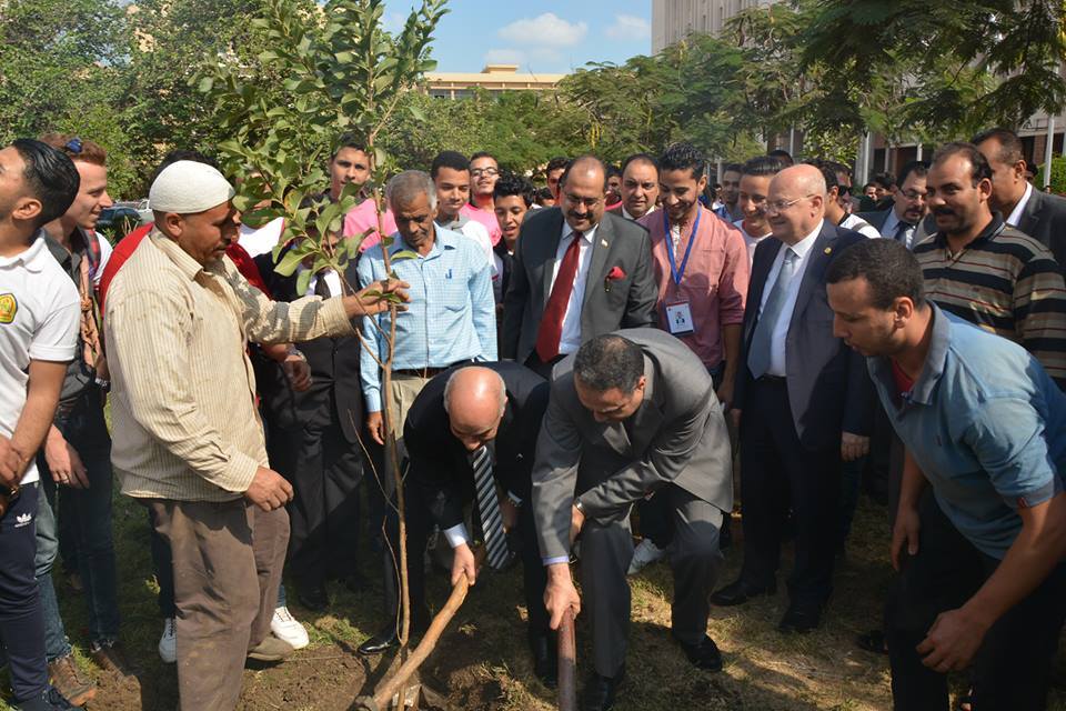 غرس مائة شجرة بجامعة الزقازيق 4 غرس مائة شجرة بجامعة الزقازيق 4