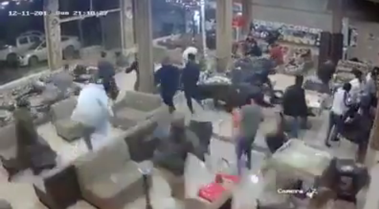 هروب جماعي من أحد مقاهي كردستان العراق بسبب الزلزال 1 لحظة هل المواطينن في العراق
