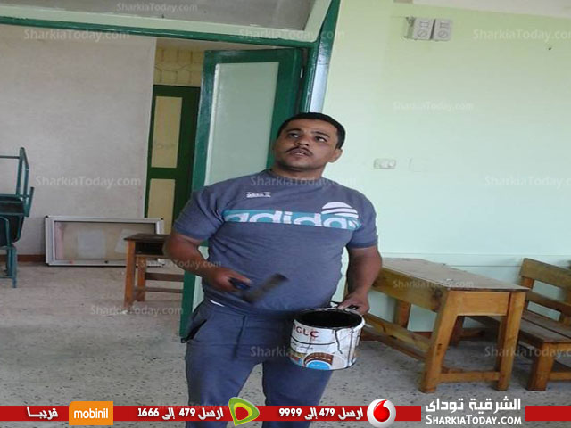 مدير مدرسة بأبوحماد يقوم بترميم مدرسته بنفسه 2 مدير بأبوحماد يقوم بترميم مدرسته بنفسه 1