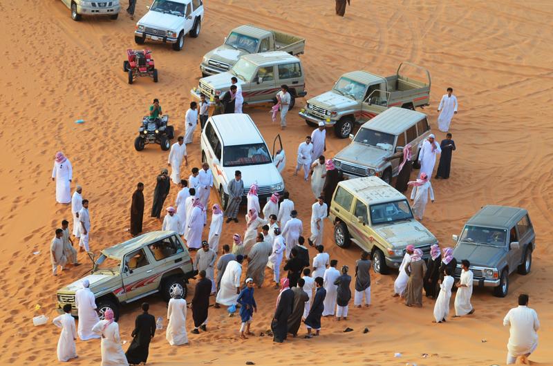 شاهد المعجزة تتدخل وتنقذ سيارتين على رمال السعودية 1 معجزة