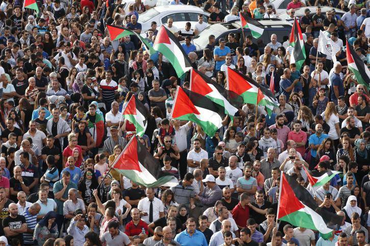 آلاف الفلسطينيين يخرجون في مسيرات حاشدة نصرة للقدس ورفضا للقرار الأمريكي 1 %D8%A2%D9%84%D8%A7%D9%81 %D8%A7%D9%84%D9%81%D9%84%D8%B3%D8%B7%D9%8A%D9%86%D9%8A%D9%8A%D9%86 %D9%8A%D8%AE%D8%B1%D8%AC%D9%88%D9%86 %D9%81%D9%8A %D9%85%D8%B3%D9%8A%D8%B1%D8%A7%D8%AA %D8%AD%D8%A7%D8%B4%D8%AF%D8%A9 %D9%86%D8%B5%D8%B1%D8%A9 %D9%84%D9%84%D9%82%D8%AF%D8%B3 %D9%88%D8%B1%D9%81%D8%B6%D8%A7 %D9%84%D9%84%D9%82%D8%B1%D8%A7%D8%B1 %D8%A7%D9%84%D8%A3%D9%85%D8%B1%D9%8A%D9%83%D9%8A