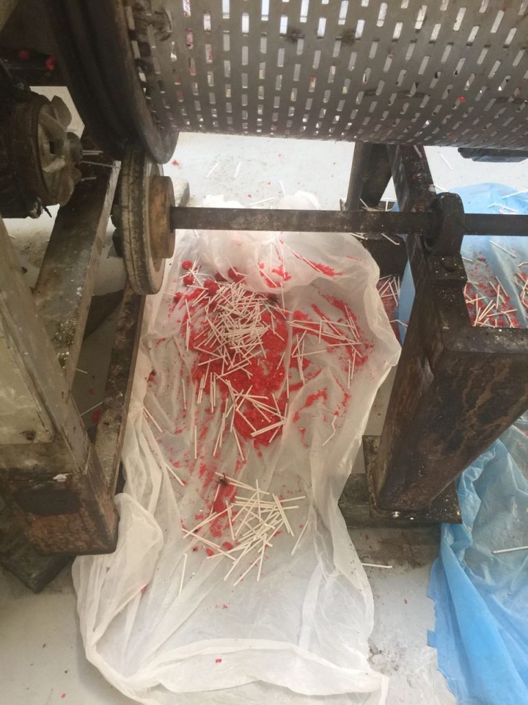 ضبط مصنع حلوى غير مرخص بالزقازيق 3 151520 IMG 20171202 WA0048