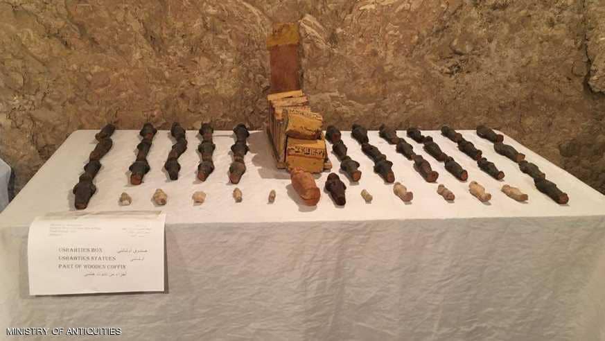 الآثار تعلن عن اكتشاف مقبرتين ومومياء