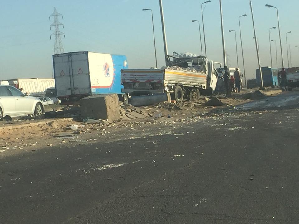 حادث تصادم سيارتين بمدخل العاشر من رمضان 1 حادث تصادم سيارتين بمدخل العاشر من رمضان 3