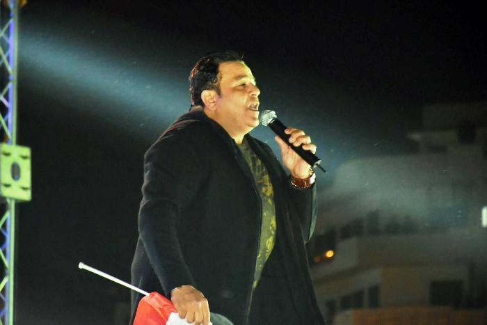محمد فؤاد يغني "تجرح قلبي أنا" بحفل تدشين حملة معك من أجل مصر بالزقازيق 4 محافظ الشرقية يشارك في مؤتمر كلنا معاك من أجل مصر بإستاد الزقازيق الرياضي10 1