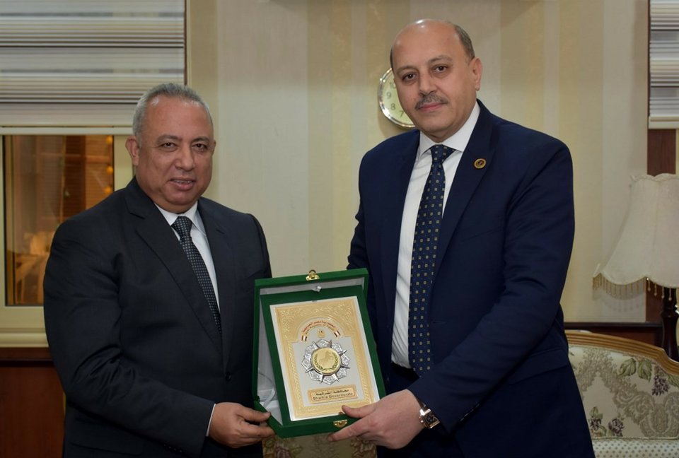 مدير أمن الشرقية يستقبل المحافظ لتهنئته باحتفالات عيد الشرطة 2 27292201 2055100401172710 728226304 n