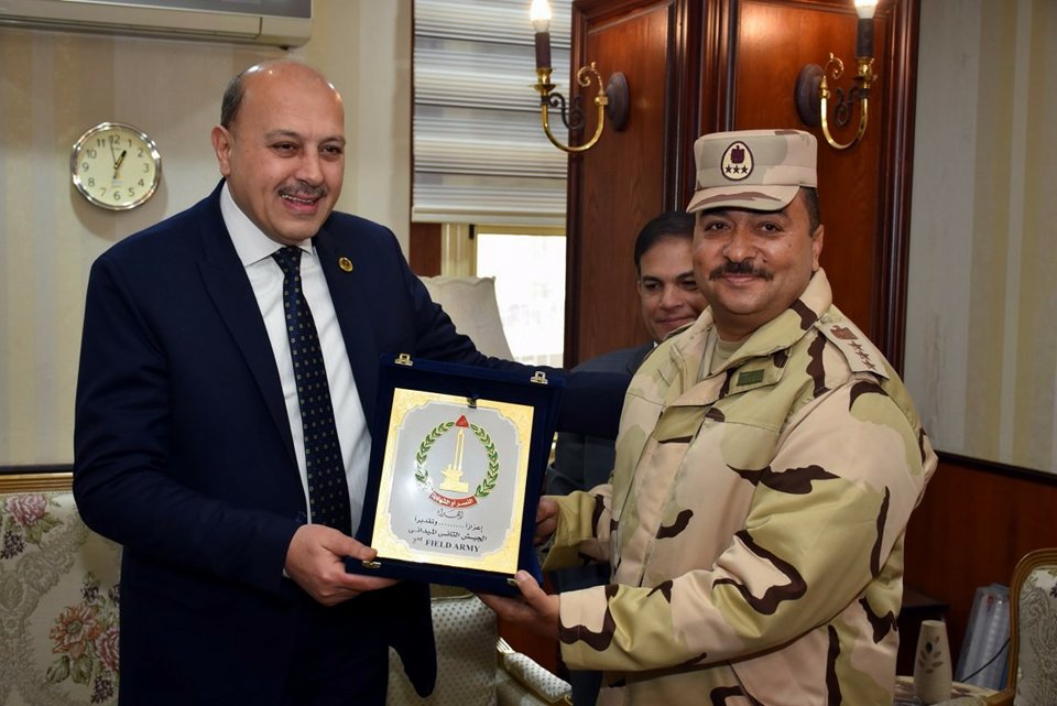 مدير أمن الشرقية يستقبل المحافظ لتهنئته باحتفالات عيد الشرطة 4 27394407 2055100527839364 1285817712 n