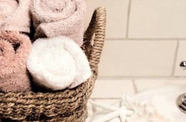 لهذه الأسباب.. توقف فورا عن وضع المناشف في الحمام 1 28843625