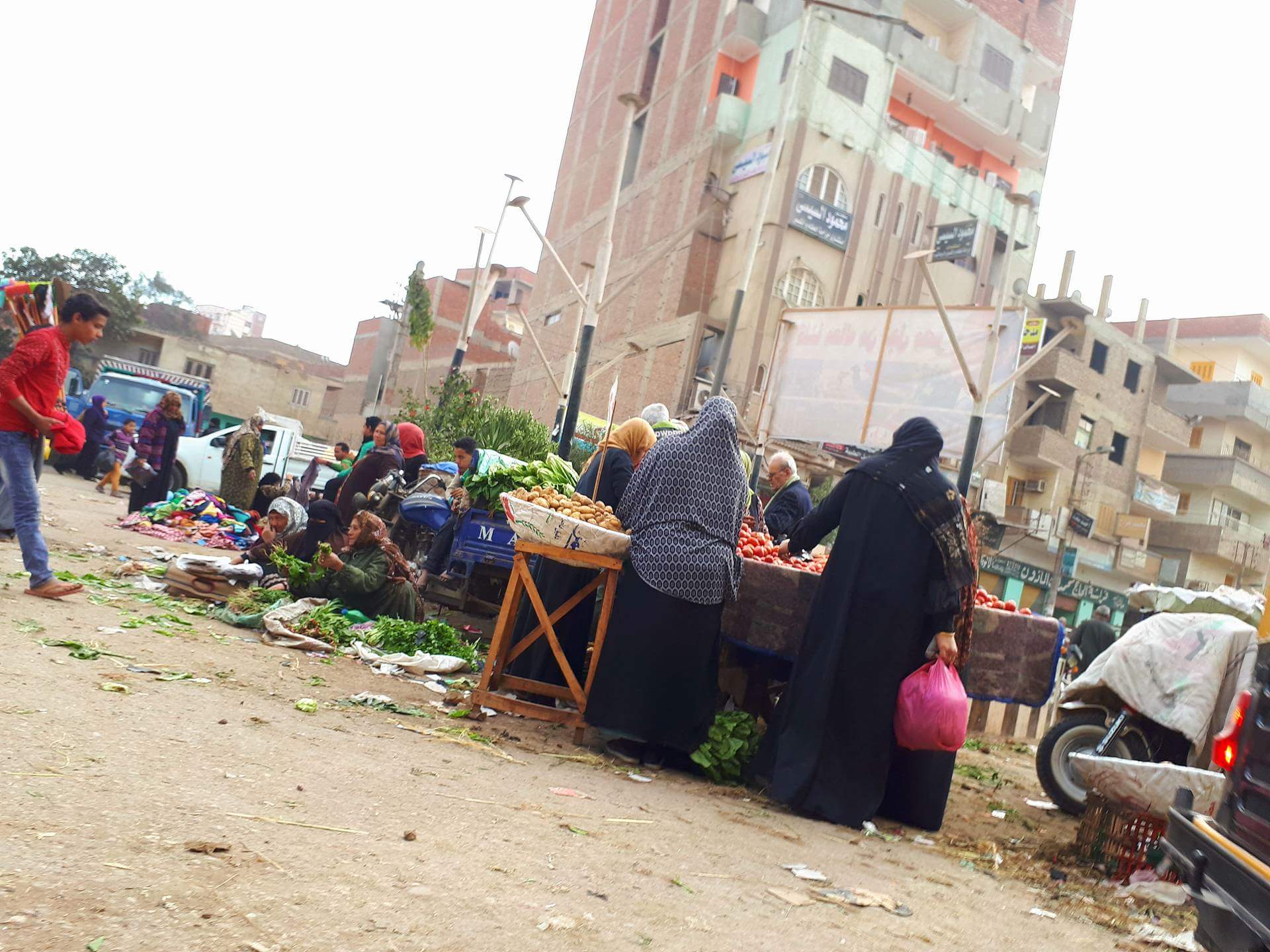 أهالي فاقوس من الباعة الجائلين بمحيط مسجد شمعة 7