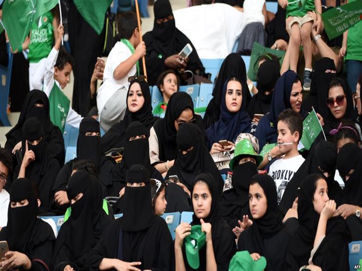 لأول مرة في التاريخ.. السعوديات في مدرجات كرة القدم 1 السعودية 5