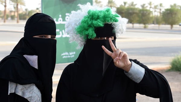 هذا ما سترتديه النساء السعوديات في أول ظهور رسمي بالملاعب 8 السعودية 6
