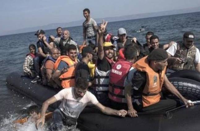 غرق مركب يقل 90 مهاجرا قرابة السواحل الليبية 1 29051908