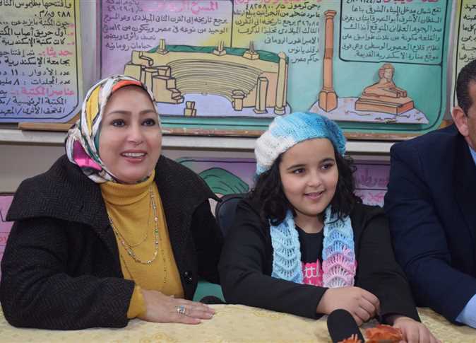«تعليم الإسكندرية» تكرم أشرقت أحمد.. وتحذرها من غرور الشهرة 3 «تعليم الإسكندرية» تكرم أشرقت أحمد.. وتحذرها من غرور الشهرة 2