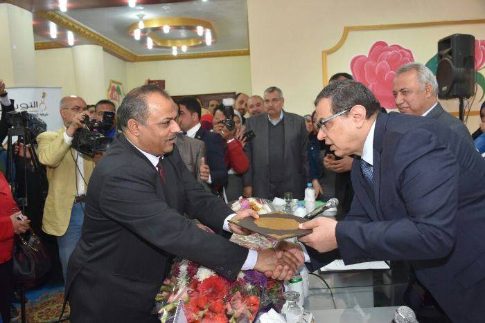 وزير القوى العاملة ومحافظ الشرقية يكرمان وكيل وزارة الشباب ورئيس مدينة الحسينية 4 وزير القوى العاملة ومحافظ الشرقية يكرمان وكيل وزارة الشباب ورئيس مدينة الحسينية 4