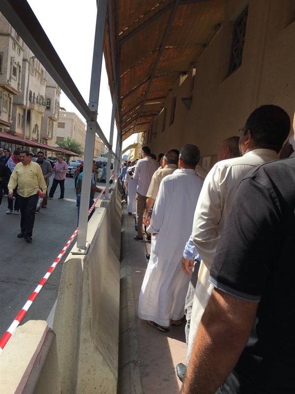زحام شديد أمام القنصلية المصرية بجدة للتصويت في الانتخابات 3 129