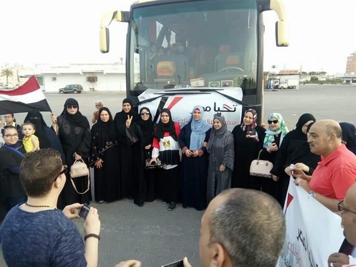 زحام شديد أمام القنصلية المصرية بجدة للتصويت في الانتخابات 1 132