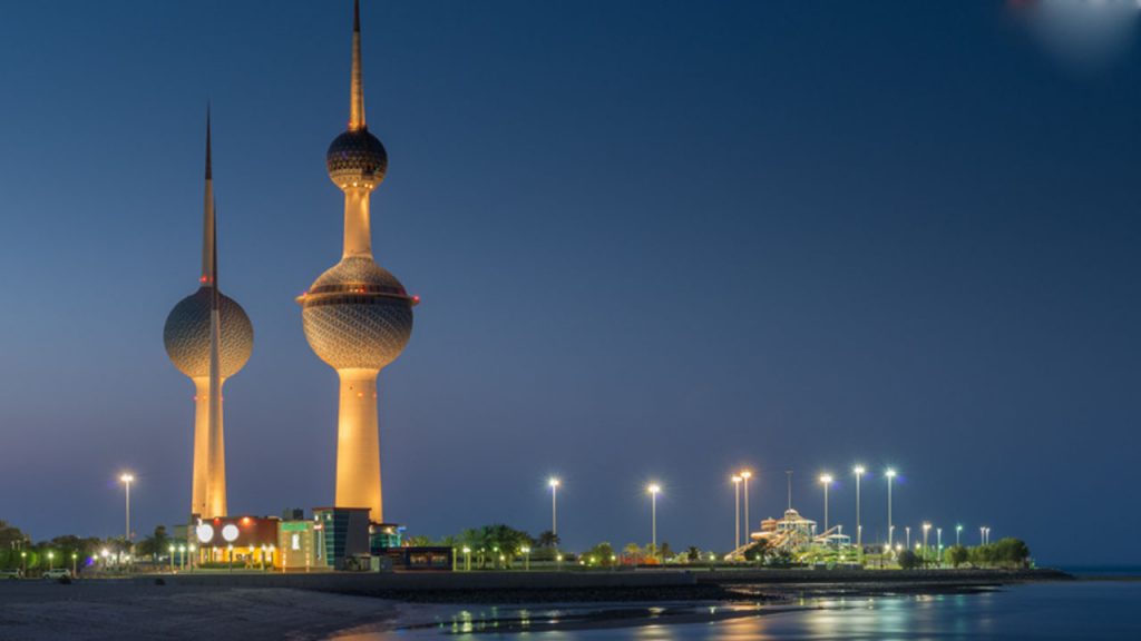 الكويت تعتزم الاستغناء عن 2690 موظفًا وافدًا