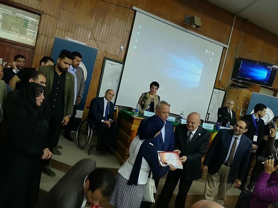المحافظ يكرم ذوي الإعاقة بكليات جامعة الزقازيق