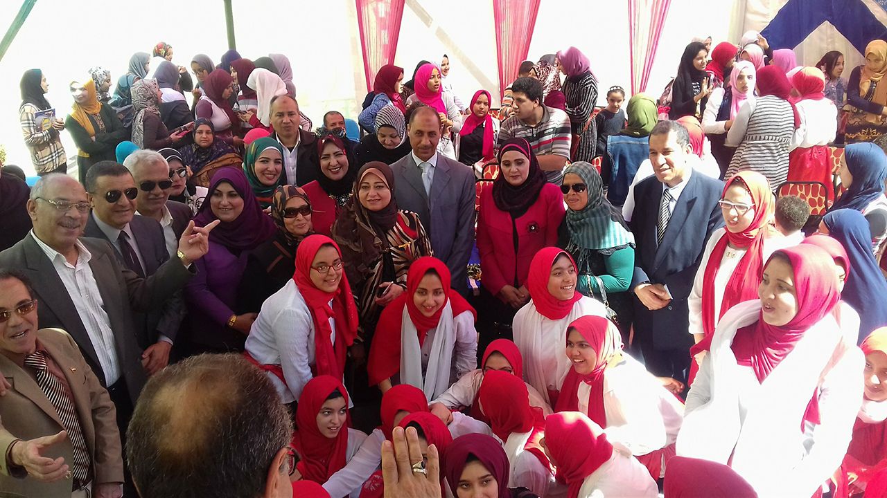 مدرسة الحرية بالزقازيق تحتفل بعيد الأم 20 مدرسة الحرية الثانوية بنات تحتفل بعيد الأم بالزقازيق1