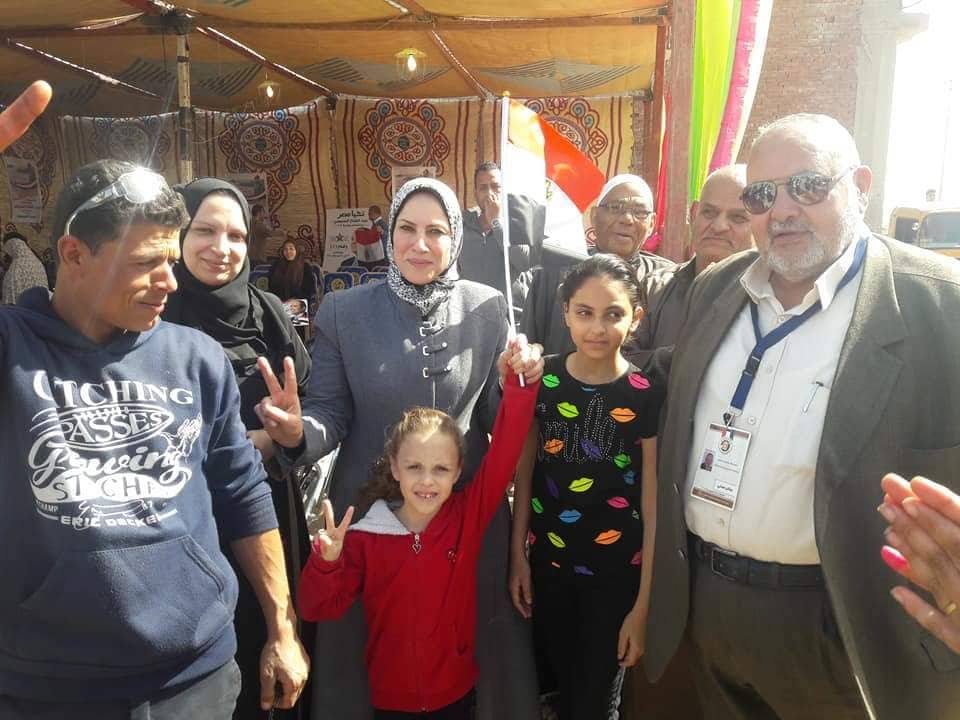 نائبة فاقوس تدلي بصوتها في انتخابات الرئاسة 2018 3 نوسيلة أبو العمروو