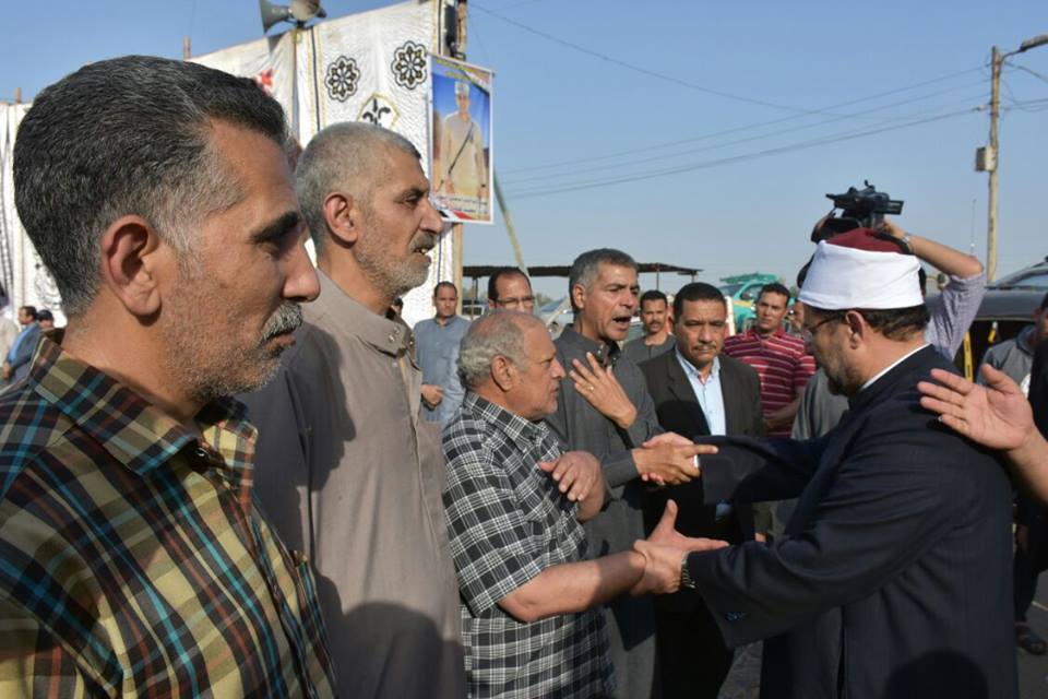 وزير الأوقاف ومحافظ الشرقية يؤديان واجب العزاء في الشهيد محمد عادل بمنيا القمح 3 وزير الأوقاف ومحافظ الشرقية يؤديان واجب العزاء في الشهيد محمد عادل بمنيا القمح