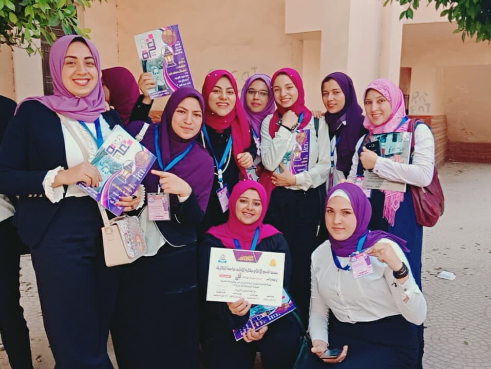 «قرة» تحصد المركز الأول في الصحافة المتخصصة لمشاريع تخرج إعلام الزقازيق 23 «قرة» تحصد المركز الأول فى الصحافة المتخصصة لمشاريع تخرج «إعلام الزقازيق»