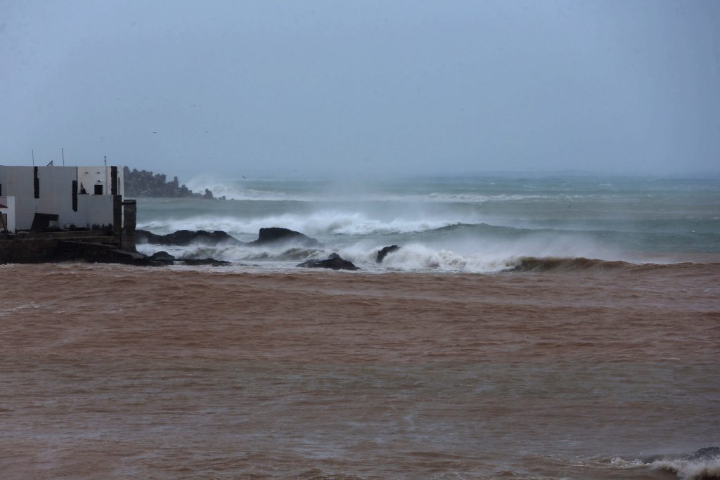 إعصار مكونو يضرب سواحل عُمان