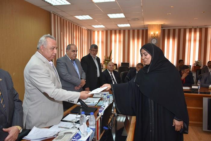 محافظ الشرقية يسلم مبالغ مالية لـ 20 أسرة مستحقة بأبو كبير 1 محافظ الشرقية يسلم مبالغ مالية لـ 20 أسرة مستحقة بأبو كبير