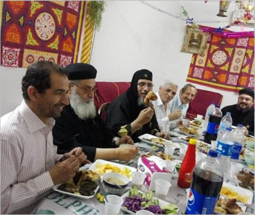 مسيحي يفطر أصدقاءه المسلمين بالزقازيق 6 مسيحي يفطر أصدقاءه المسلمين بالزقازيق
