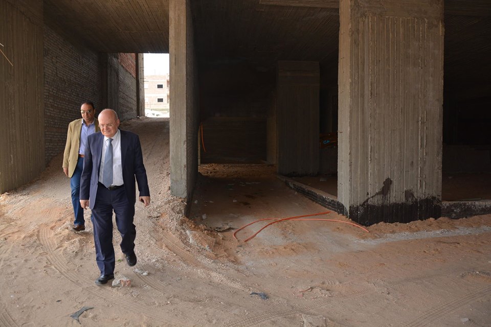 رئيس جامعة الزقازيق في جولة بكلية الأثار ومنطقة صان الحجر 