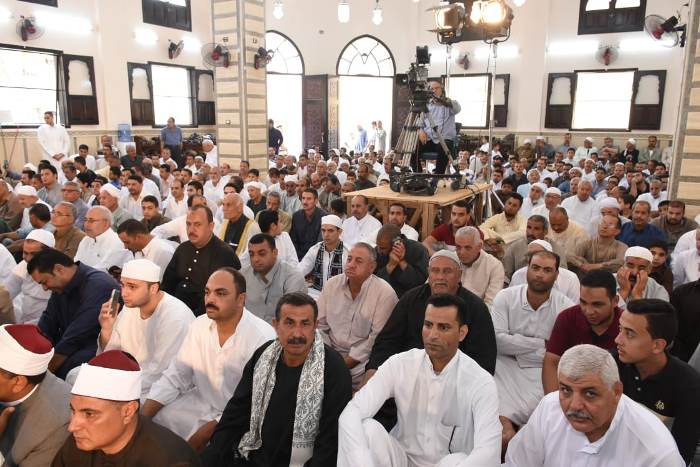 محافظ الشرقية يؤدي صلاة الجمعة بمسجد السلام في أبوحماد ويؤكد: يُمثل صرحاً إسلامياً ومنارة تثقيفية جديدة 4 محافظ الشرقية يؤدي صلاة الجمعة بمسجد السلام في أبوحماد